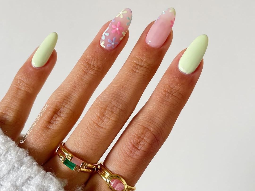 Mint green nails: Το νέο must χρώμα στο manicure που θα σε κάνει να ξεχάσεις τα milky βερνίκια