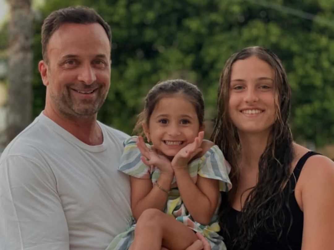 Μία φωτογραφία με τις κόρες του ήθελε ο Γιώργος Λιανός αλλά δεν του το έκαναν καθόλου εύκολο