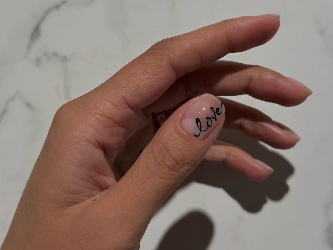 Έσπασε το manicure σου; Δύο tips για να το διορθώσεις σε χρόνο ρεκόρ