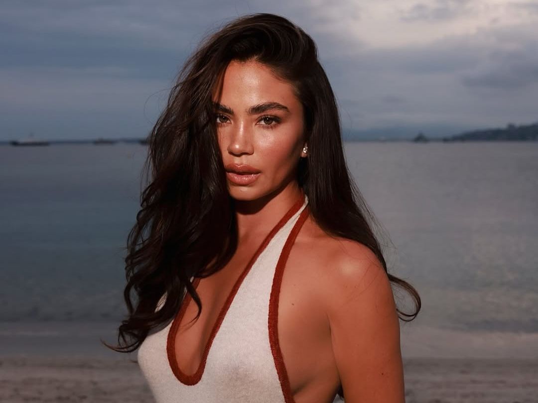 Highlighter: Αυτά είναι τα σωστά σημεία για να το εφαρμόσεις & να πετύχεις το απόλυτο sunkissed εφέ