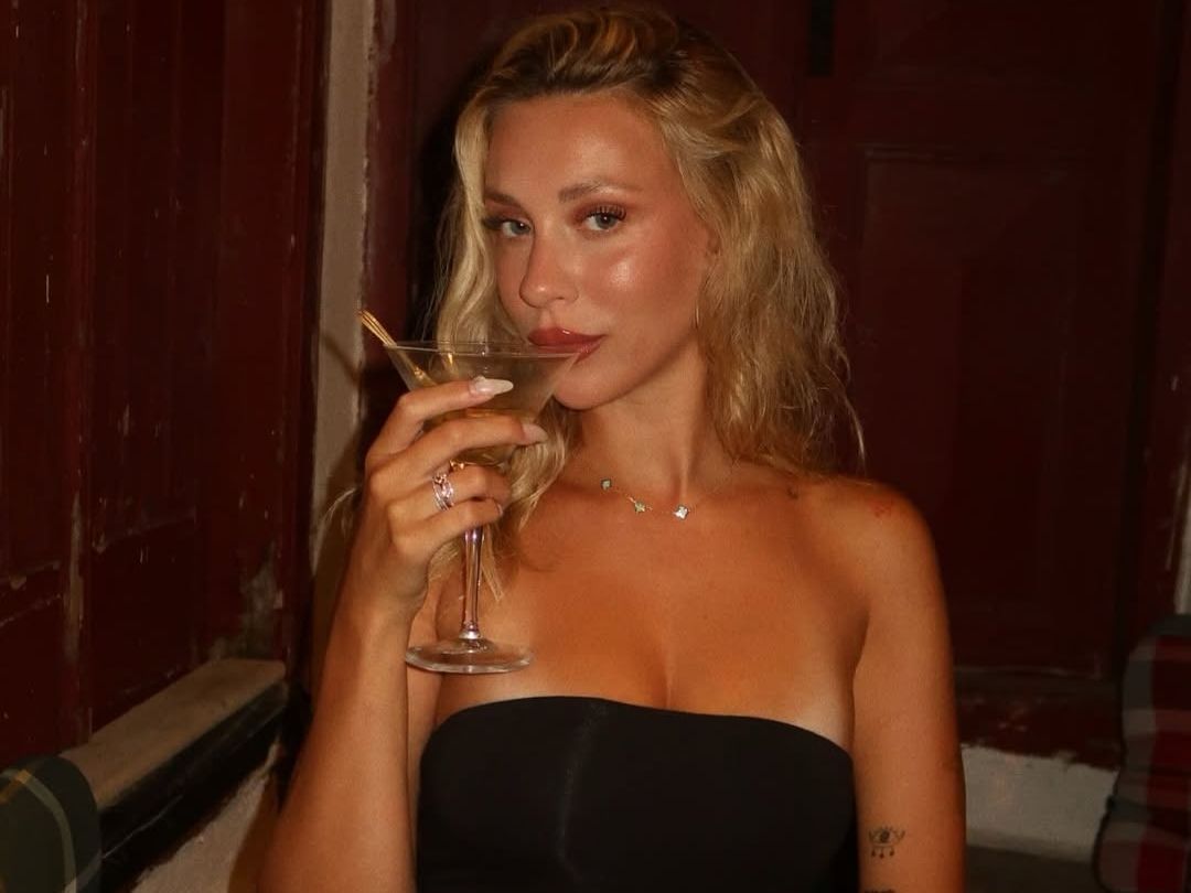 Η Γαρυφαλλιά Καληφώνη έκανε το ίδιο πουά manicure με την Dua Lipa και από εμάς είναι approved