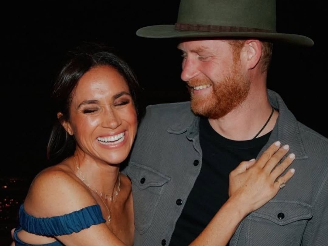 Η Meghan Markle μοιράζεται ένα «σημαντικό μήνυμα» για τον Harry και καμαρώνει διαδικτυακά