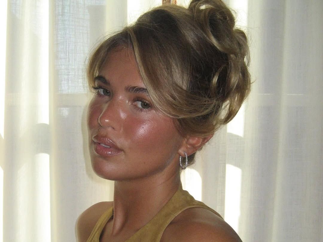 Hair inspo: 5 χτενίσματα για μαλλιά μεσαίου μήκους, από old Hollywood waves μέχρι stylish πλεξούδες