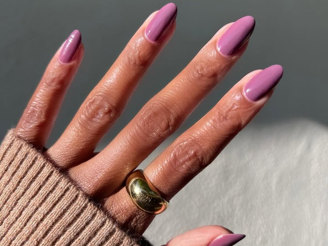 Πες «αντίο» στο nude manicure! Αυτά είναι τα 6 χρώματα που θα δούμε παντού φέτος το φθινόπωρο