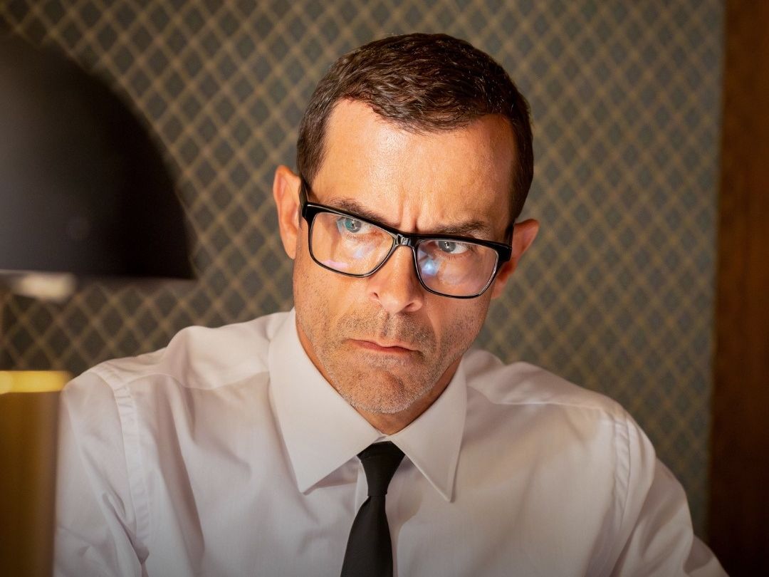 Οι 3 πρώτες σκηνές του  Δικαστή Μαρκουλάκη που παραβιάζει κάθε νόμο για να σώσει τον γιο του