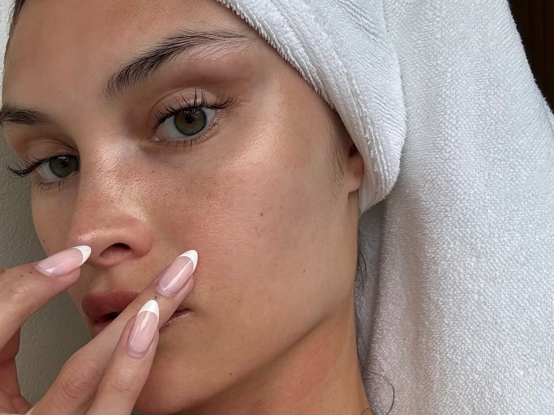 Αντίο λιπαρότητα! 6 serums με «νιασιναμίδη» για ματ επιδερμίδα & λεία όψη