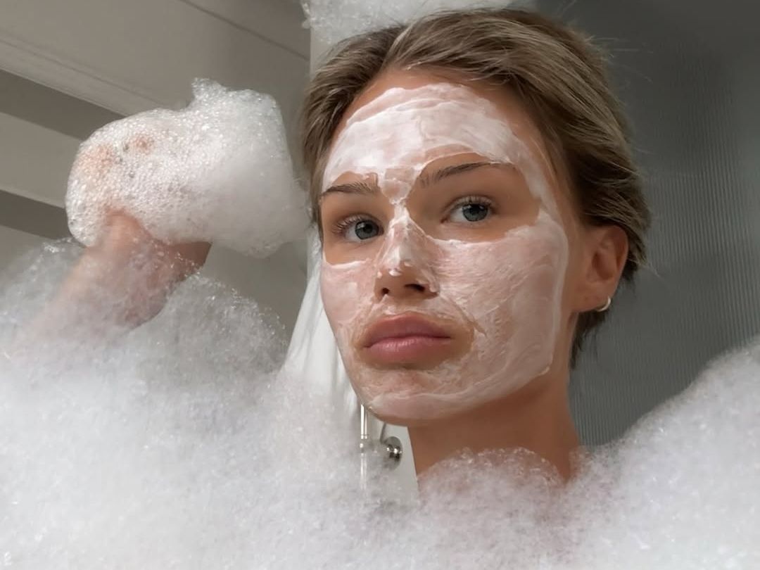 3 βήματα που ΔΕΝ πρέπει να παραλείπεις στη νυχτερινή περιποίηση του προσώπου