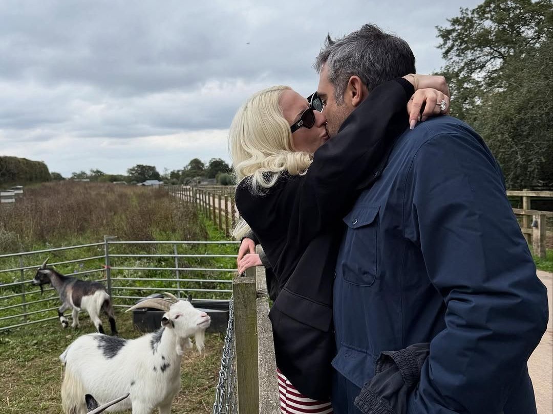 Η Lady Gaga αποθεώνει τον αρραβωνιαστικό της δημόσια και δεν είναι η πρώτη φορά