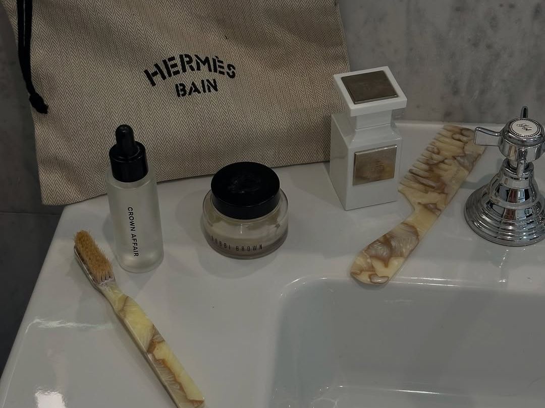 Δες πώς να καθαρίσεις τα πινέλα του μακιγιάζ σαν makeup artist