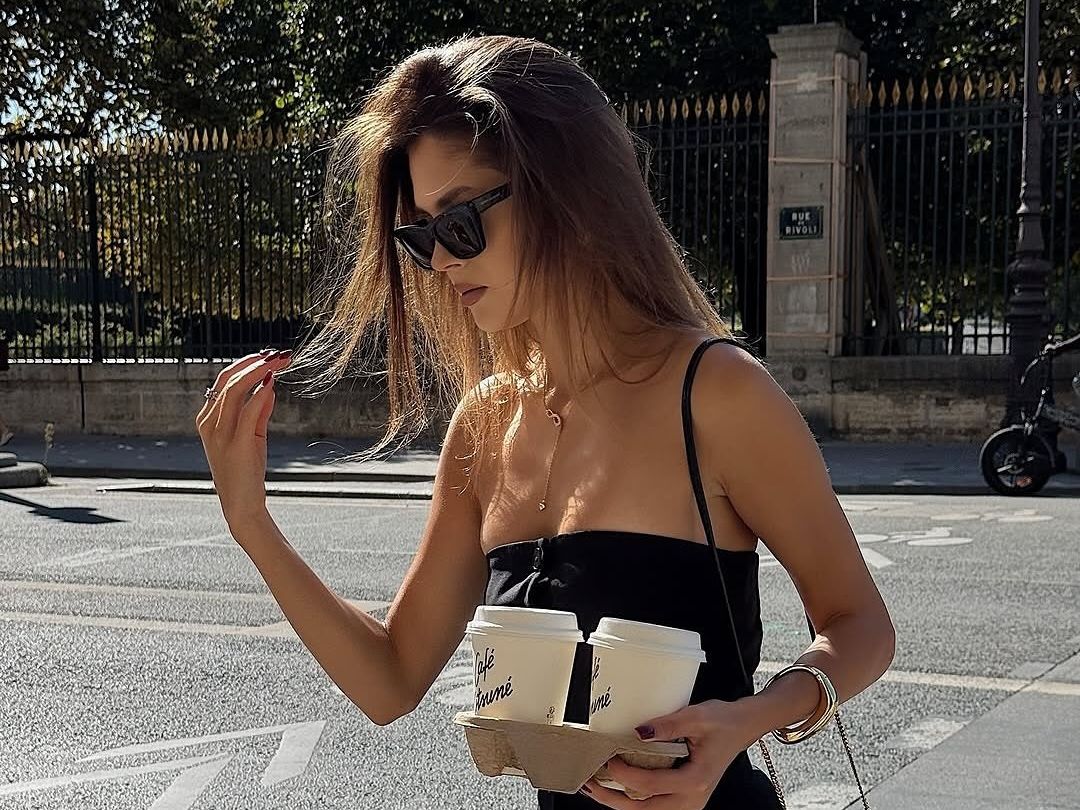 Sunday routine: Η φυσική μάσκα με αυγό, γιαούρτι και μέλι που χαρίζει όγκο και λάμψη στα μαλλιά