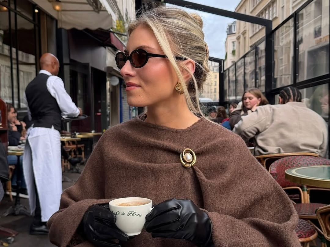 Cashmere bun: Αυτός είναι ο κότσος που επιλέγουν τα it girls για τις all day εμφανίσεις τους