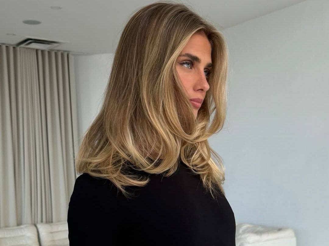 Λιπαρά μαλλιά: Τα πιο αποτελεσματικά tips για ανάλαφρη ρίζα σαν να βγήκες μόλις από το μπάνιο