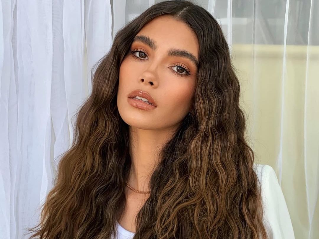 Teddy bear brunette: Το καραμελένιο καστανό θα είναι η huge τάση στα μαλλιά τους επόμενους μήνες