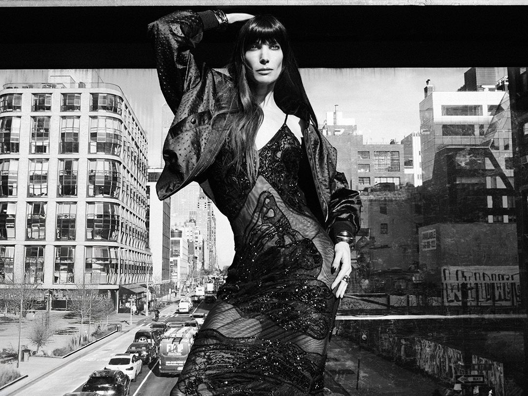 Η καμπάνια Άνοιξη–Καλοκαίρι 2026 της Elisabetta Franchi είναι ένας ύμνος στη σύγχρονη θηλυκότητα