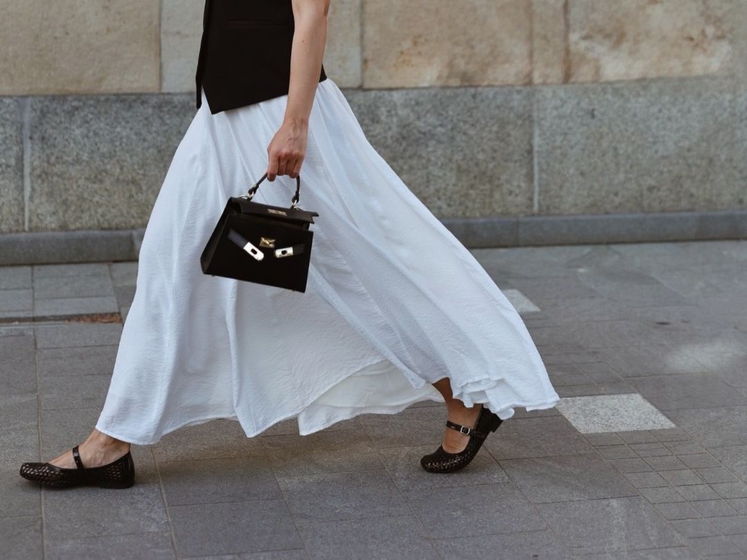 Mesh ballet flats: To fashion παπούτσι που θα φοράς καθημερινά με denim jeans & φούστες