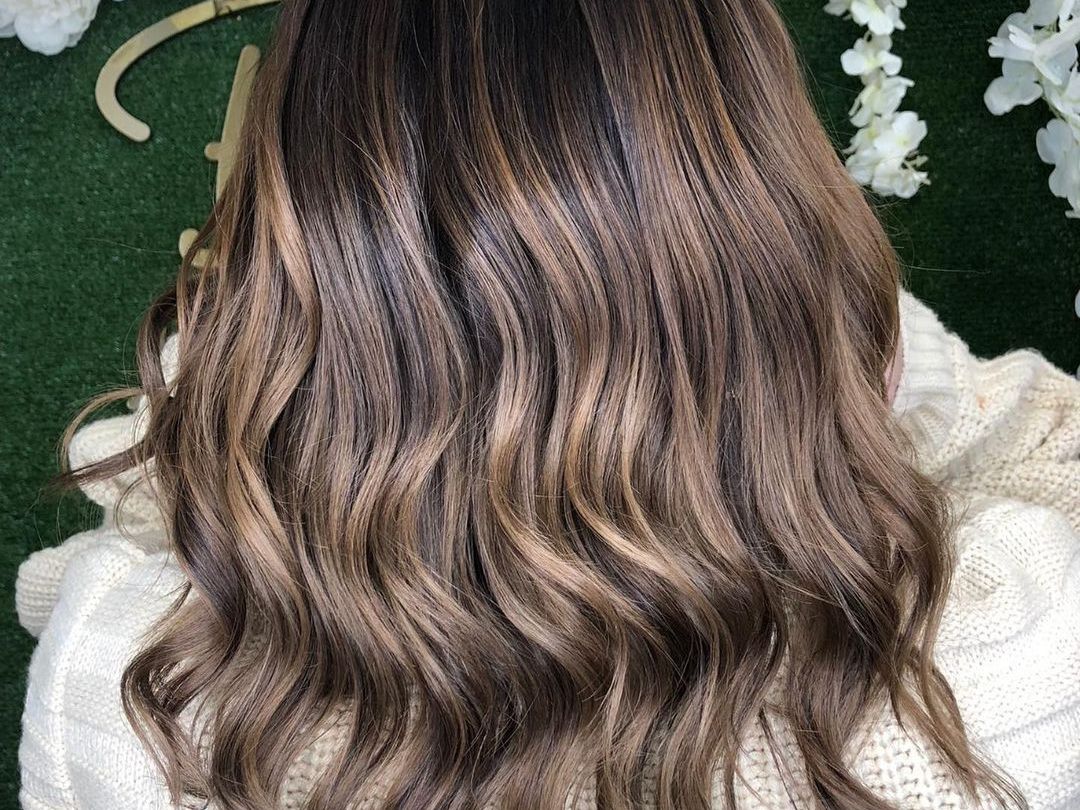 Hair frosting: Το νέο balayage σού κλείνει το μάτι και σε προκαλεί να το δοκιμάσεις τον χειμώνα