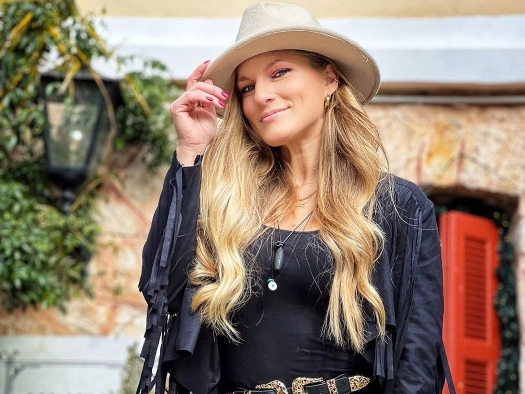 6 χρόνια μετά το Survivor η Σάρα Εσκενάζυ ζει το Instagram-ικό όνειρό της
