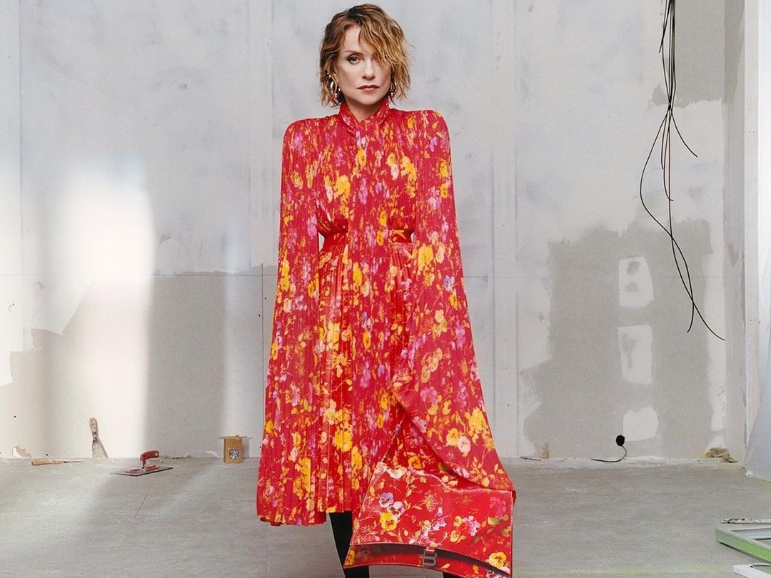 H Isabelle Huppert είναι και επίσημα η πρώτη ambassador του οίκου Balenciaga