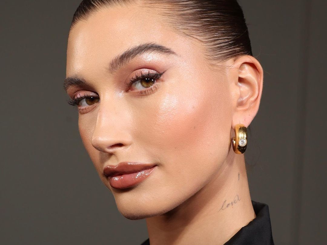 7 lip glosses για ζουμερά και ενυδατωμένα χείλη που πρέπει να δοκιμάσεις