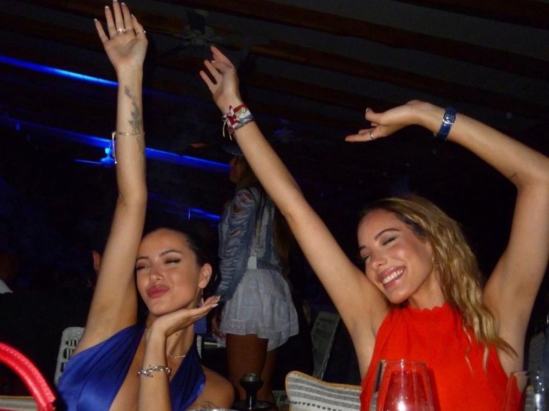 Δανάη & Νεφέλη Λιβιεράτου αναπολούν το καλοκαίρι με μια φωτογραφία και η ομοιότητα είναι εμφανής