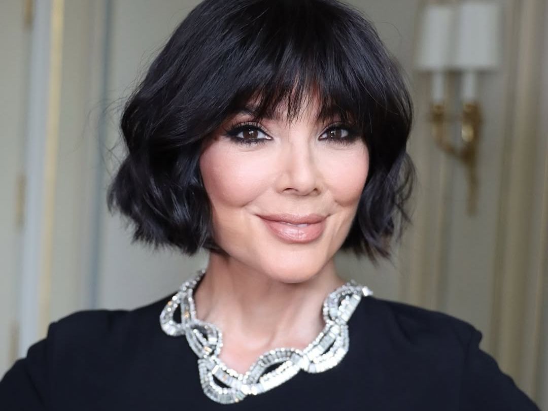 Η Kris Jenner υιοθέτησε το κούρεμα των Γαλλίδων που «καμουφλάρει» τις ρυτίδες γύρω από τα μάτια