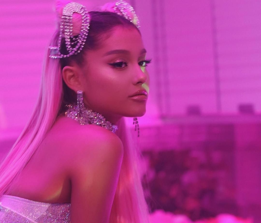 Η Ariana Grande έκανε remix το «7 rings» και συνεργάστηκε με τον... εχθρό της