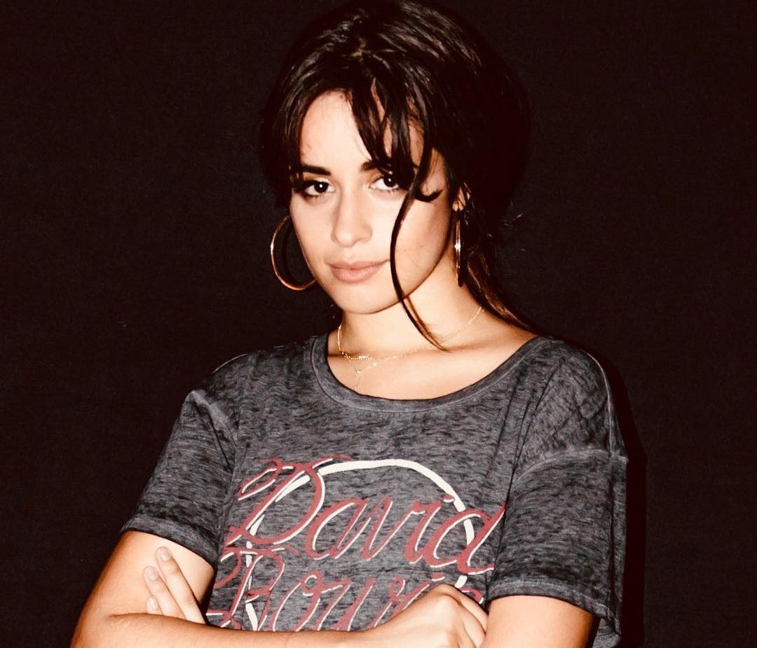 Oops! Το ρούχο της Camila Cabello αποκάλυψε περισσότερα από όσα ήθελε