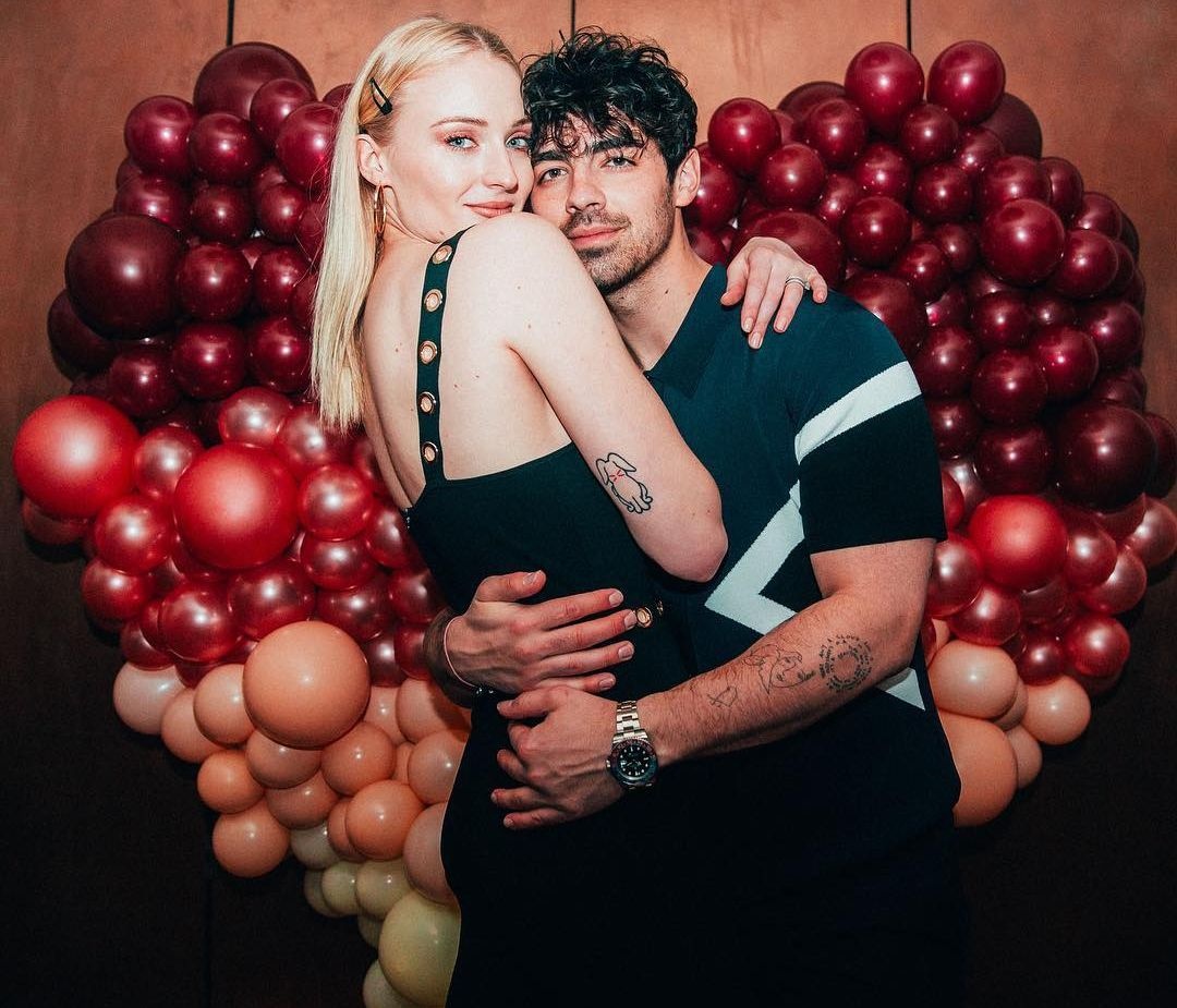 Ο Joe Jonas μόλις αποκάλυψε το πότε θα γίνει ο γάμος του με τη Sophie Turner