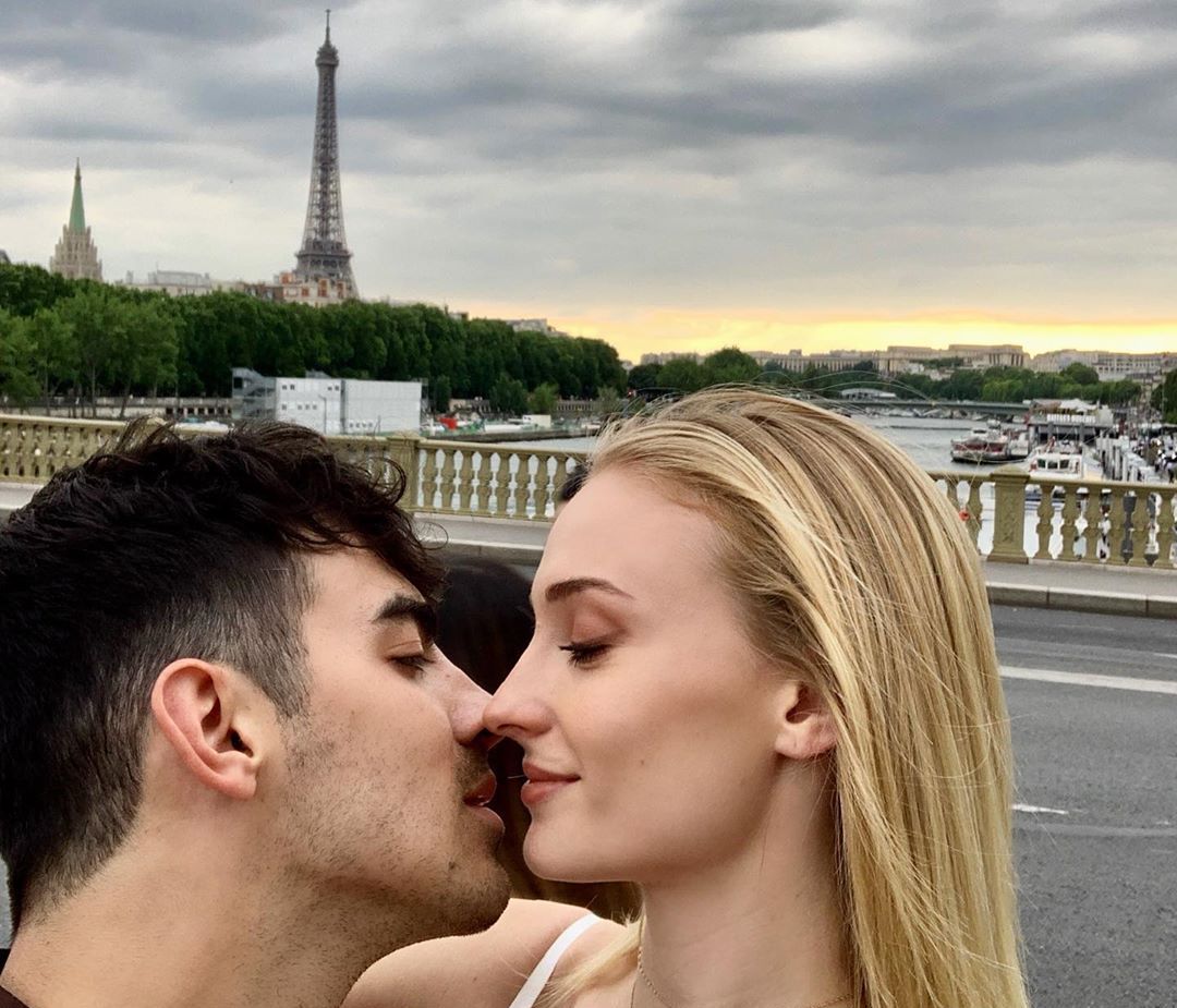 Η λεπτομέρεια για το νυφικό της Sophie Turner θα σε «κουφάνει» κι εσένα