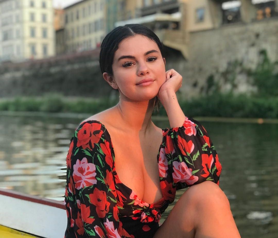 Απίστευτο! Η Selena Gomez παραδέχεται ανοιχτά ότι έχει πέσει θύμα body-shaming