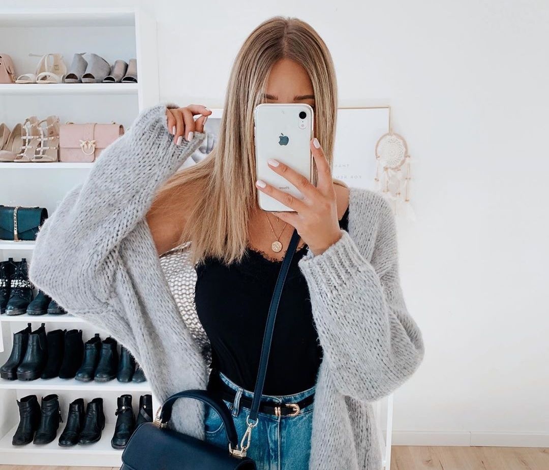 10 captions για να βάλεις κάτω από τη mirror selfie σου