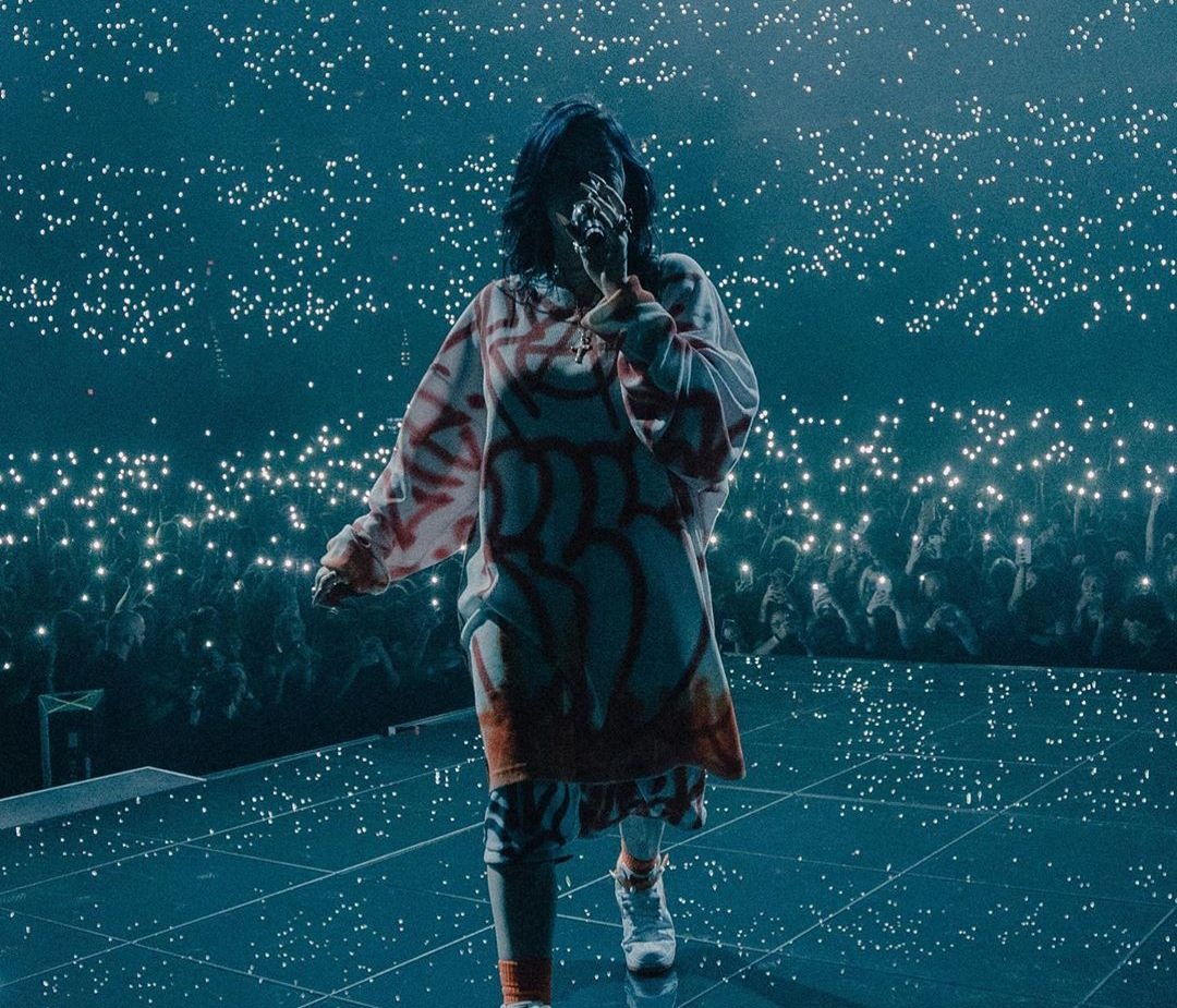 Δεν φαντάζεσαι πόσους followers απέκτησε η Billie Eilish μέσα σε τρία χρόνια