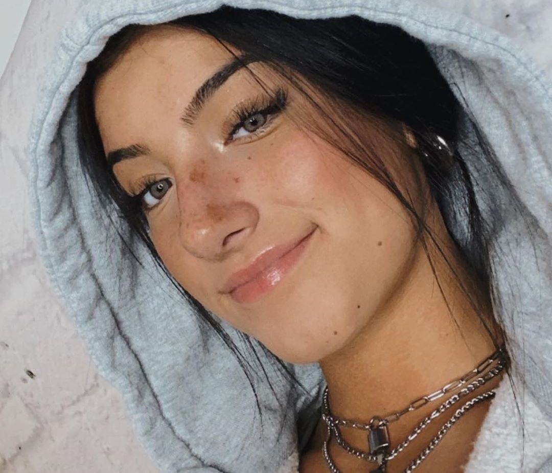 Το είδαμε κι αυτό! Τι σχέση έχει η Tik- Toker Charli D' Amelio με τον Justin Bieber;