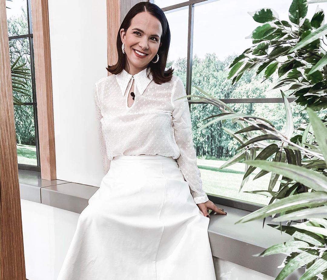 Η Ελιάνα Χρυσικοπούλου σού δείχνει πώς να μετατρέψεις το T-shirt σου στο απόλυτο top του καλοκαιριού