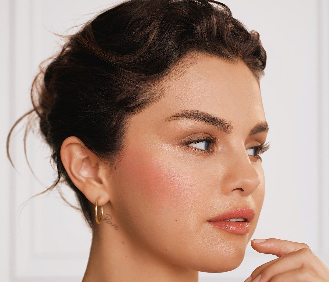 Selena Gomez: Δημοσίευσε τις πιο sexy photos της & αποκάλυψε τι φορά στο σπίτι