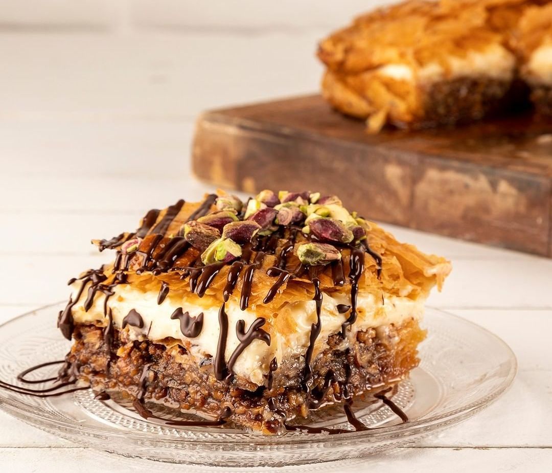 Άκης Πετρετζίκης: Μπακλαβάς με κρέμα πατισερί