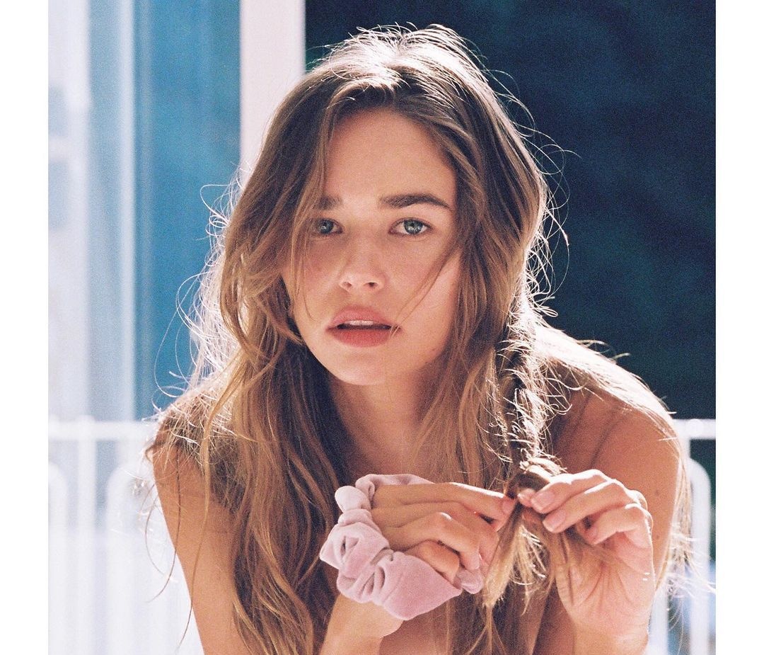 Liam Hemsworth: Οι fans ξεκαρδίστηκαν με το σχόλιο της κοπέλας του στο Insta (pics+vid)