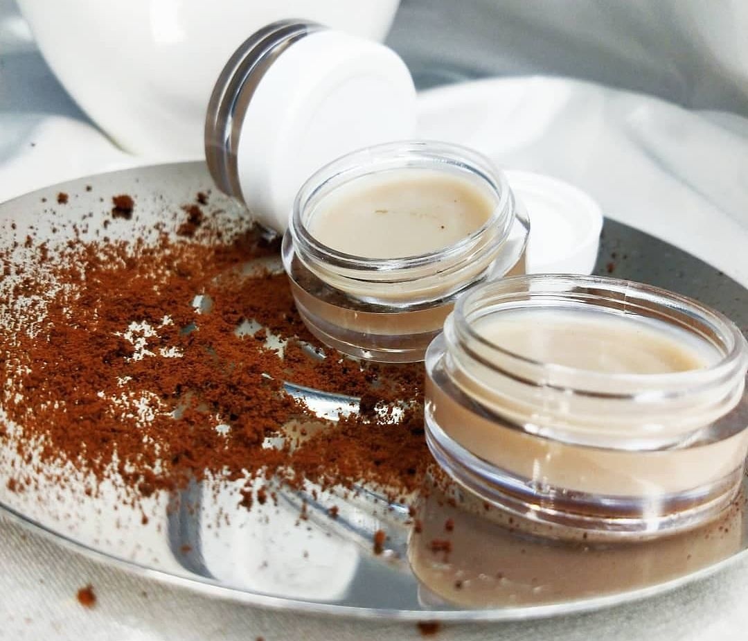 Χείλη… για φίλημα! 10 lip balm ενυδατικά και μοσχομυριστά