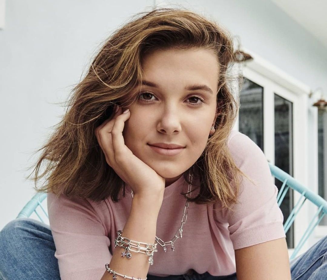 Το μυστικό της Millie Bobby Brown για πλούσιες και μακριές βλεφαρίδες