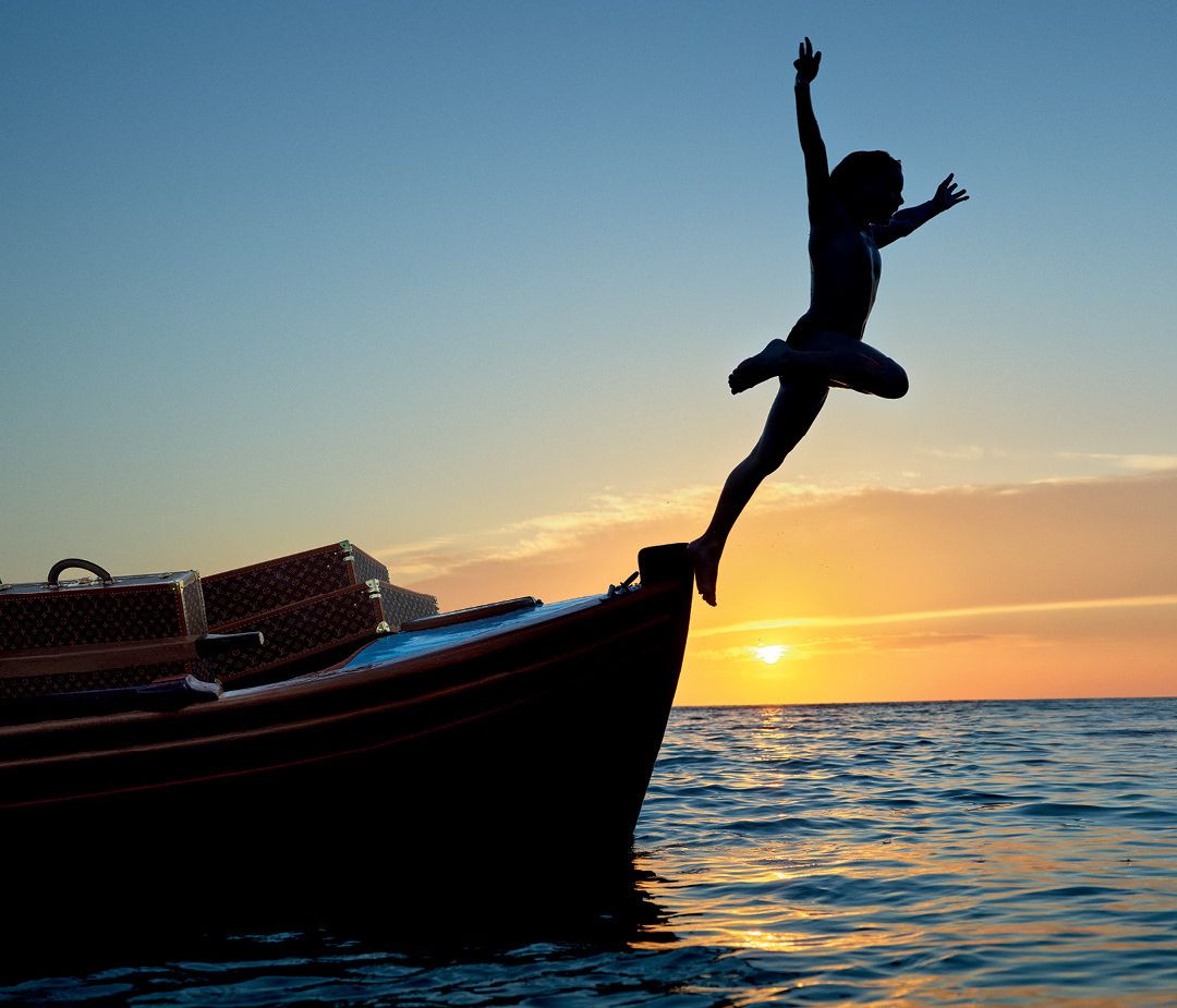 Louis  Vuitton: Ύμνος στην Ελλάδα η νέα καμπάνια του οίκου στη Μήλο