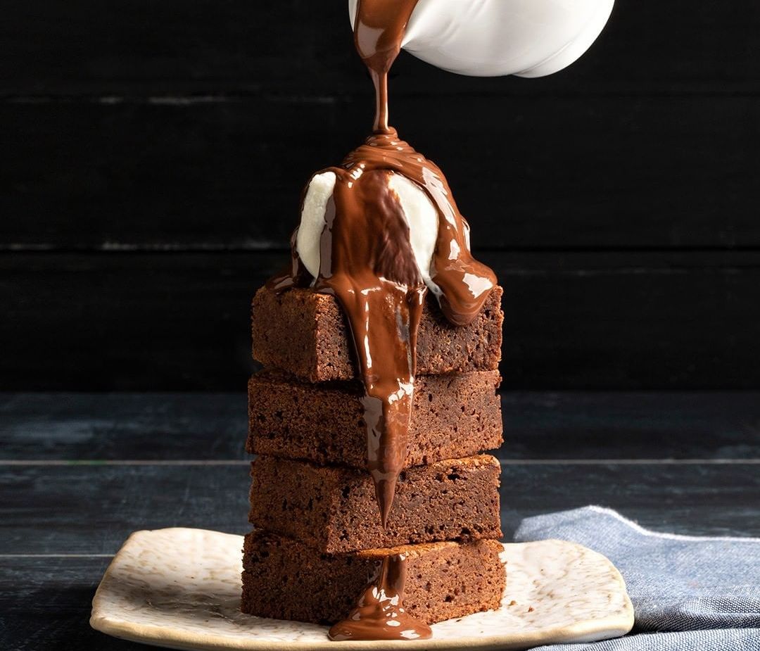 Άκης Πετρετζίκης: Brownies σοκολάτας γάλακτος