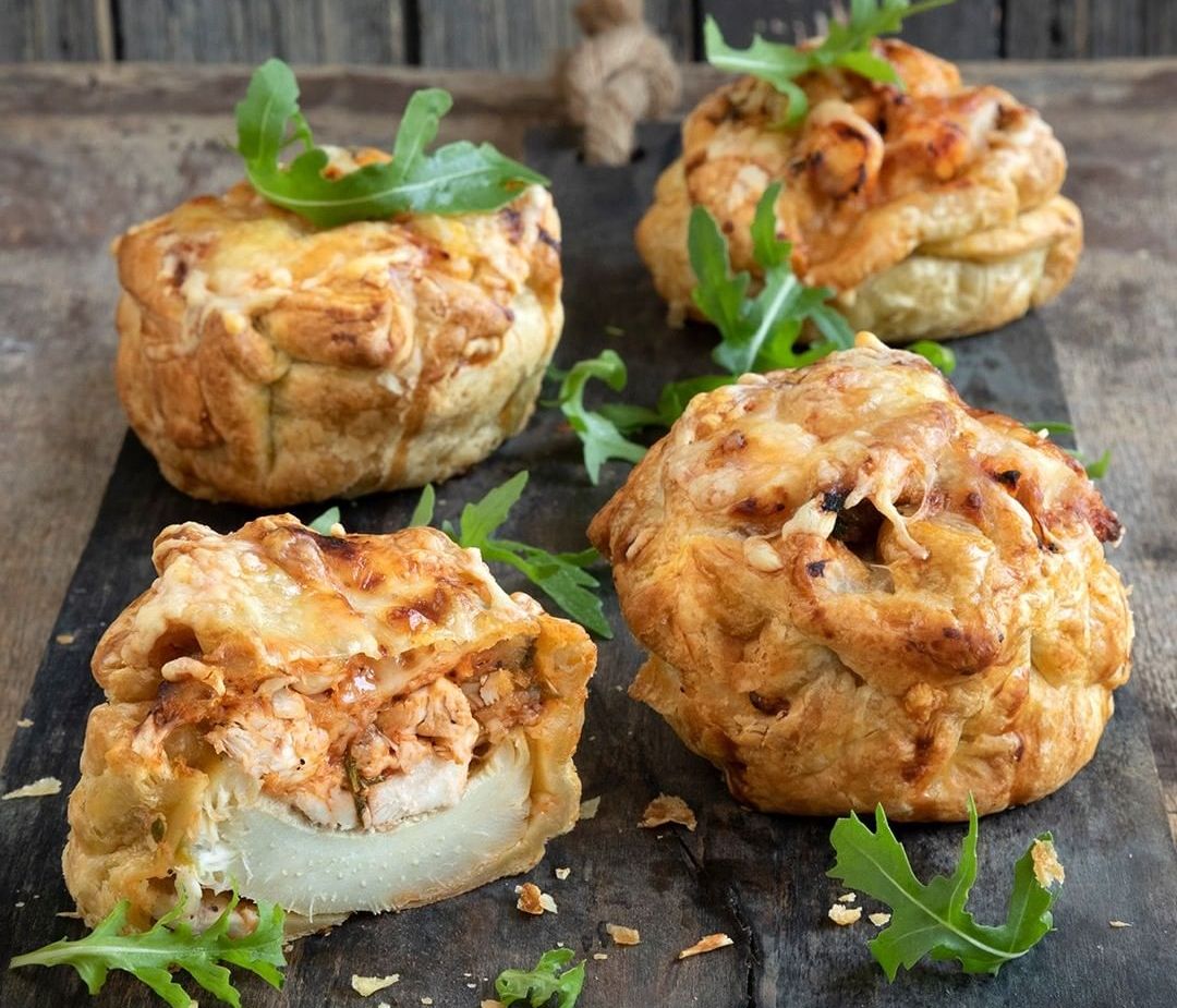 Ακης Πετρετζίκης: Κοτοπιτάκια με αγκινάρες