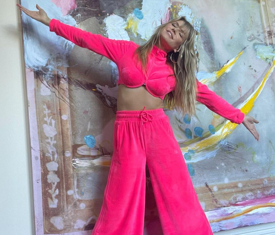 Do it like Heidi Klum! Οι φόρμες σε έντονα χρώματα επιστρέφουν (shopping list)