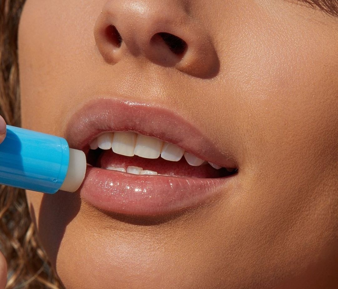 8 lip balm με SPF για juicy και προστατευμένα από τον ήλιο χείλη