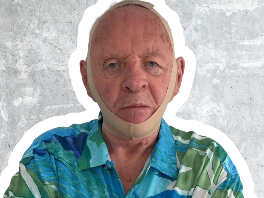 Τα μισά να μας έλεγε: Η τρολιά του Anthony Hopkins στη viral μάσκα της Kardashian είναι άλλο επίπεδο