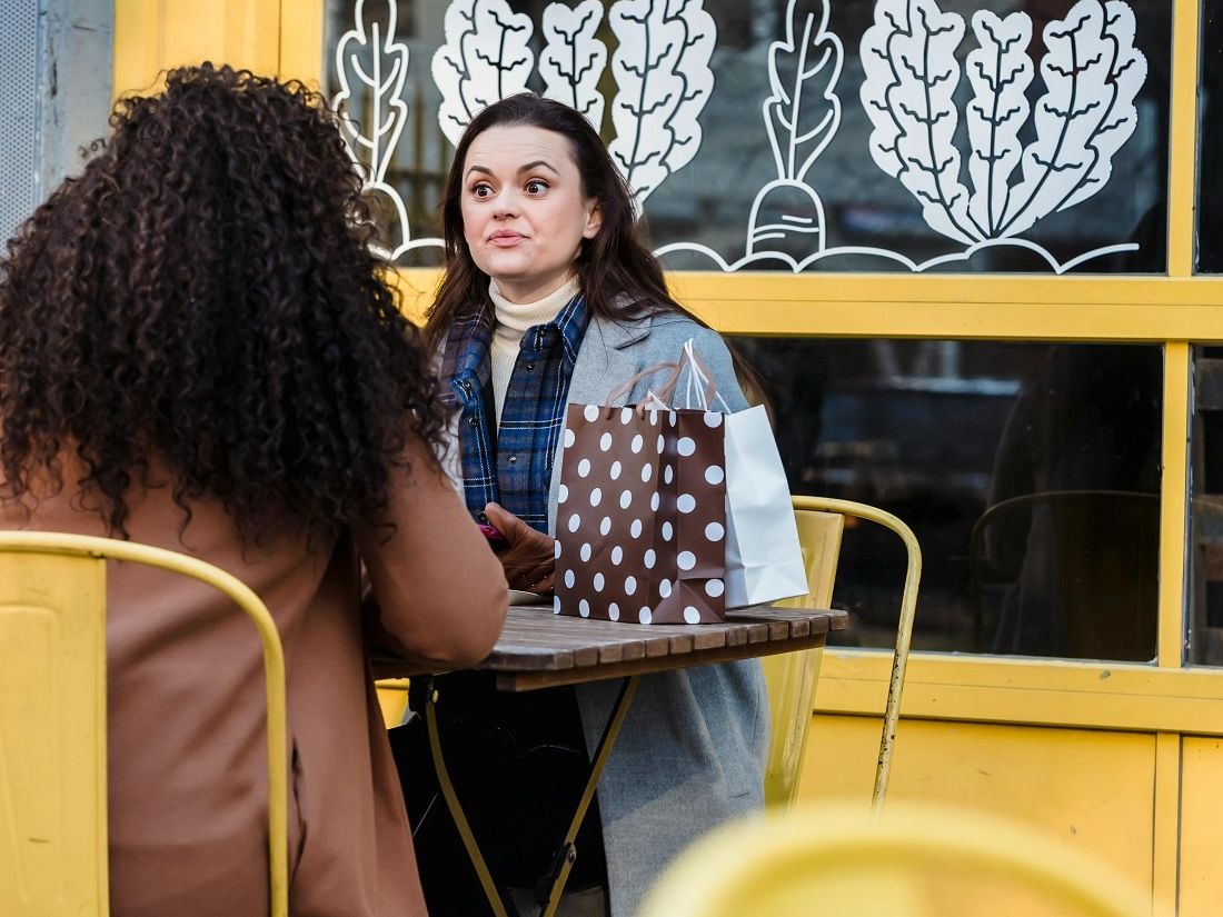 Αν κάποιος θίγει αυτά τα 8 θέματα σε μια συζήτηση, στερείται βασικών κοινωνικών δεξιοτήτων