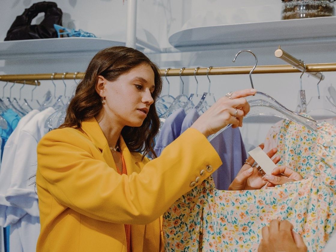 Πέντε look από designer brands για να ξεχωρίσεις στους γάμους και τις βαφτίσεις του καλοκαιριού