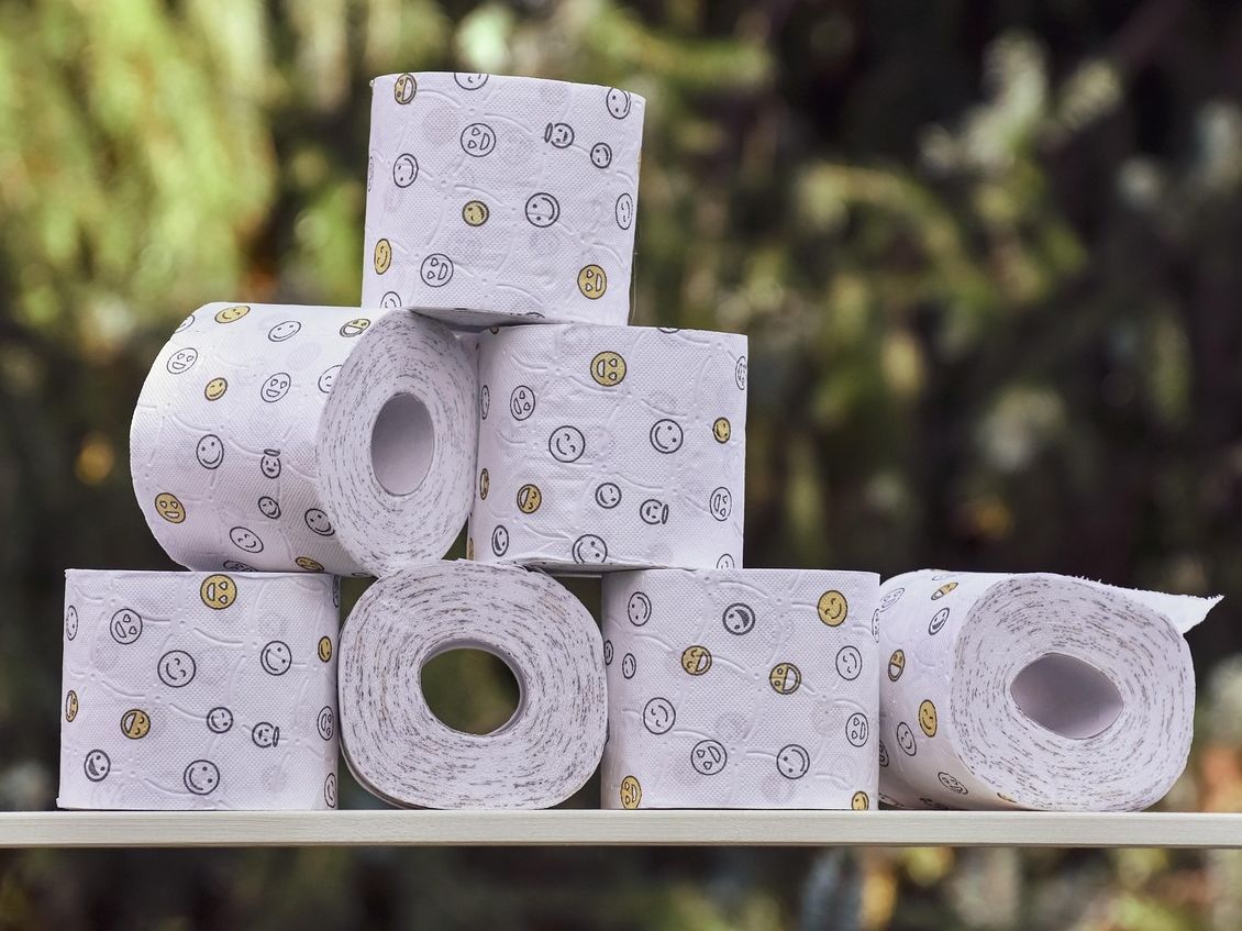 Βάλε ένα ρολό χαρτί στη ντουλάπα σου και πες αντίο στη μούχλα και τις μυρωδιές