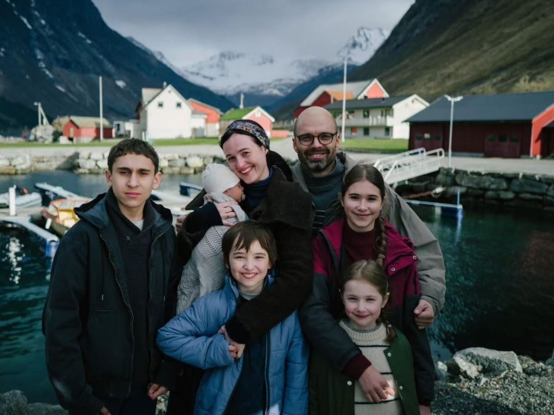Το πιο άβολο ερώτημα στο «Fjord» του Cristian Mungiu για εμάς τις μαμάδες δεν έχει εύκολη απάντηση