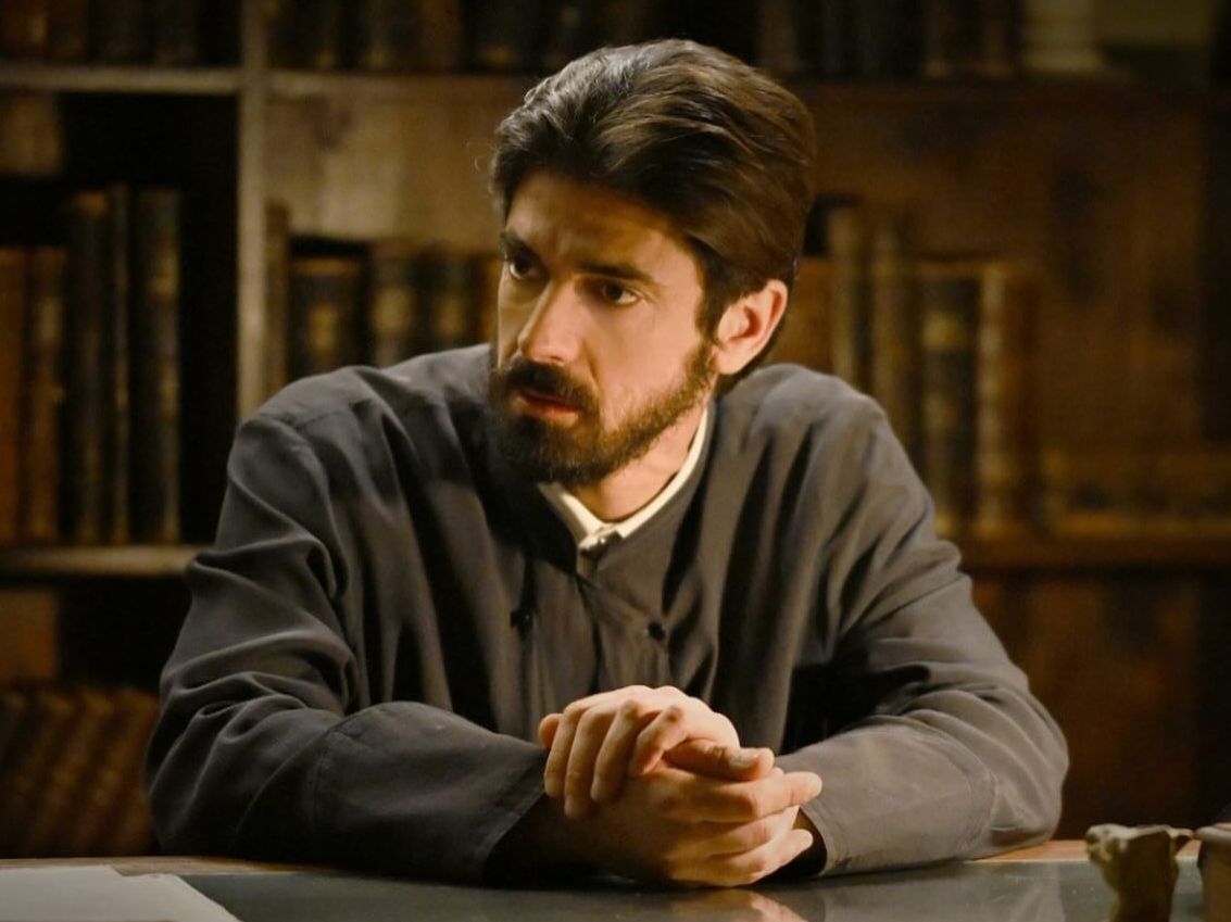 Άγιος Έρωτας: Η επίθεση κατά του πατέρα Νικόλαου στο ραντεβού με τη Χλόη φέρνει ένα τελεσίγραφο